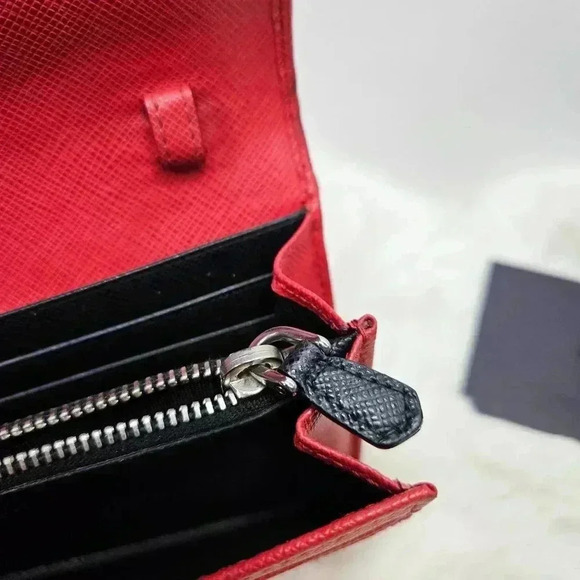 🎁Prada Rouge Grommet Embellished Leather WOC - Picture 14 of 17